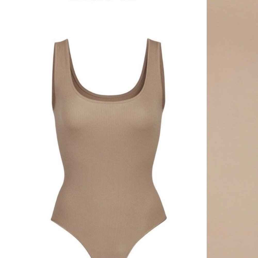 SKIMS Scoop Tank Bodysuit in Desert, size S/M NWT